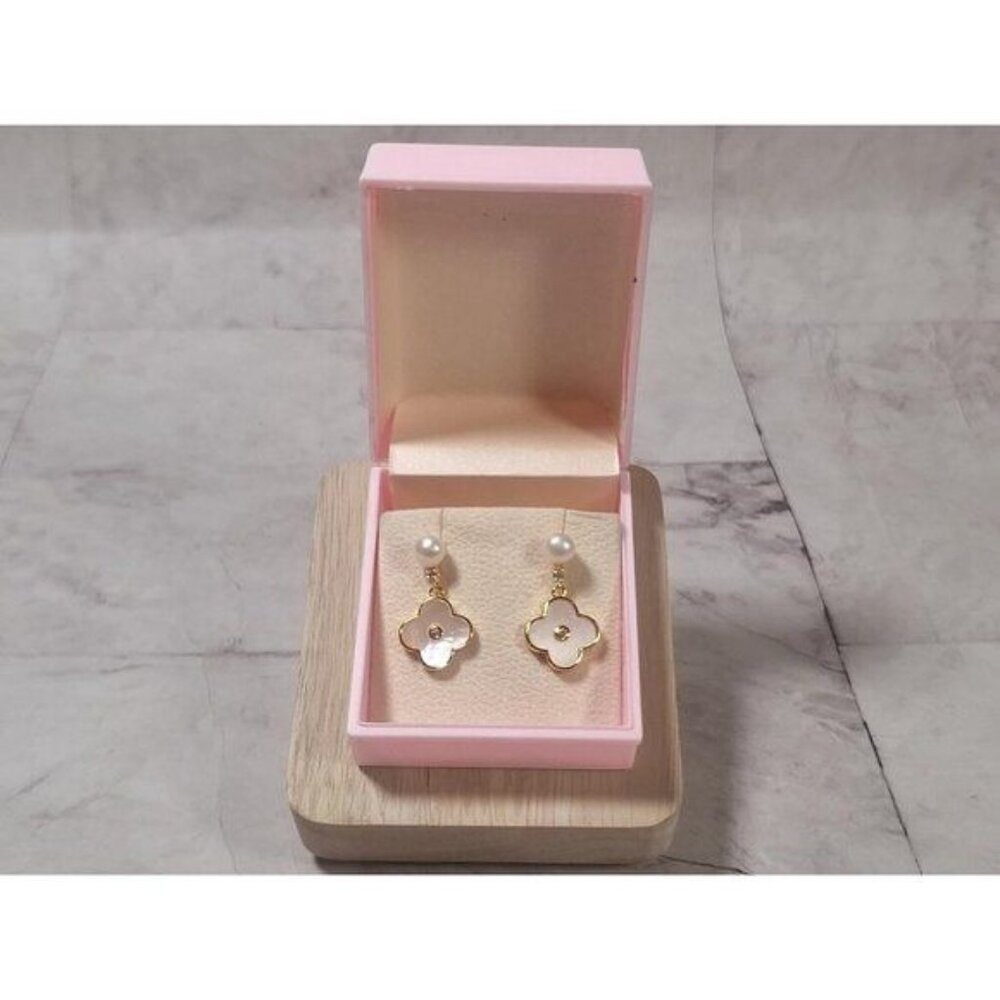 Genuine Mother of Pearl Clover White and Gold Freshwater Pearl Earrings - Picture 6 of 10